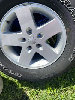 Jeep Wrangler 2017 Tires and rims(5 total) normal wear $600