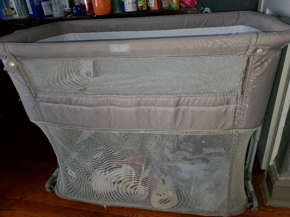 Kidsclub BC102 Baby Bedside Bassinet - Grey.