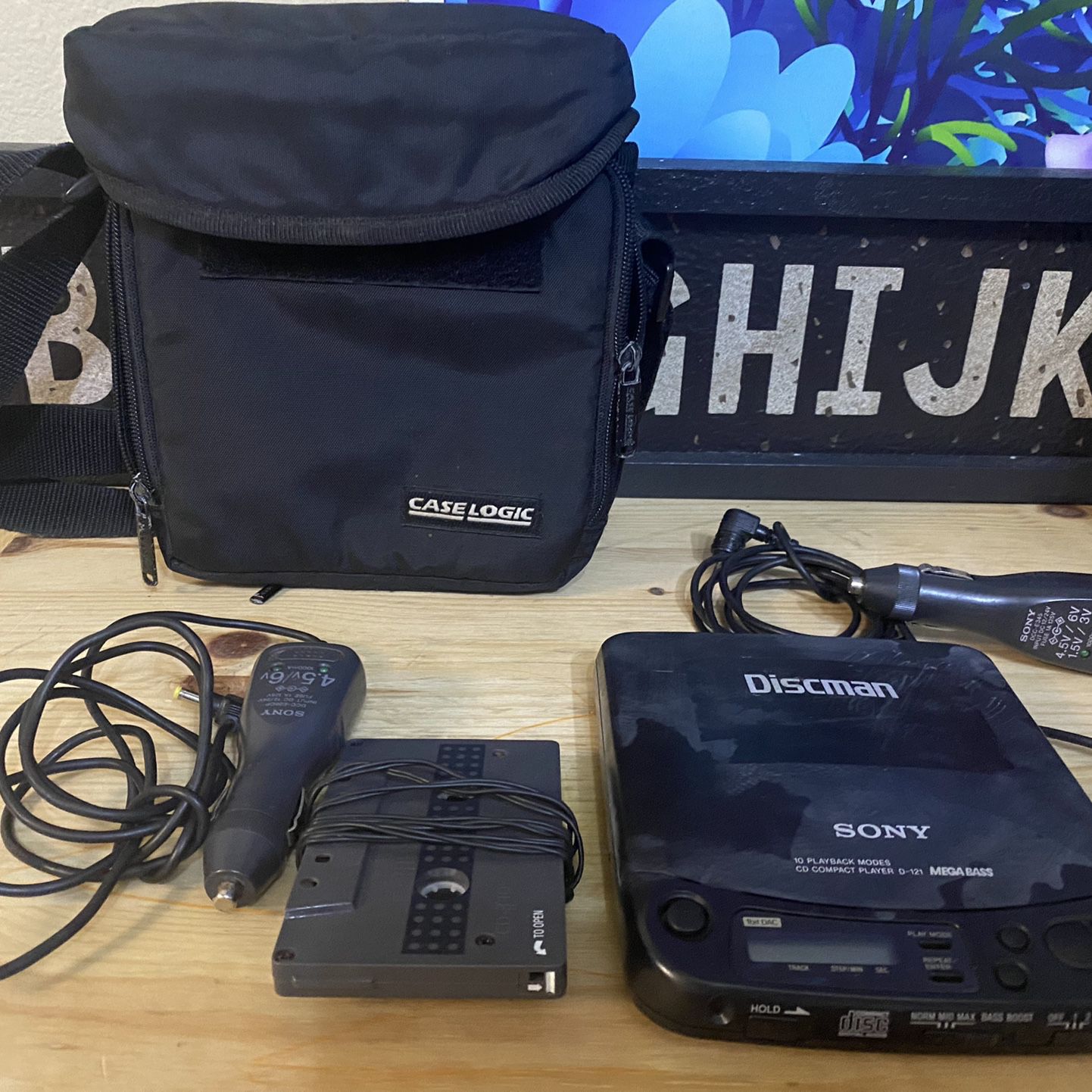 Vintage Sony Discman CD Player Mega Bass D-121 With Case Logic Carrying  Case for Sale in San Ramon, CA - OfferUp