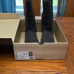 Women’s Bear paw Brown Boots Size 9