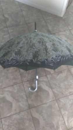 New umbrella with tag. This umbrella comes reinforced. It's good quality.I have only 3 left. ***Look at my other stuff I'm selling.***