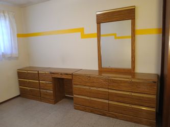 MCM Vintage 4-Piece Bedroom Set – Bed Frame, Desk, & 2 Dressers