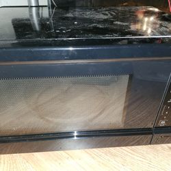 Hamilton Beach 1.6 Cu ft Black Stainless Steel Digital Microwave Oven, New