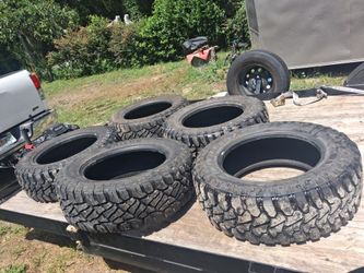 Set of 4 Mud Terrain Tires 275 65 R20