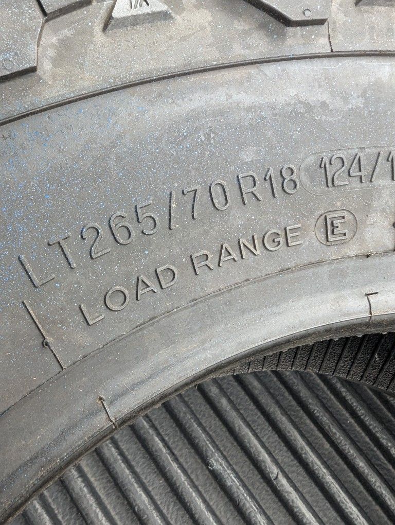BF GOODRICH Lt265/70r18 Single Tire