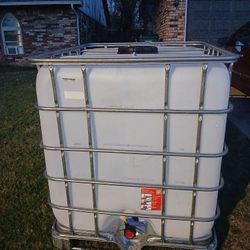 Tote Tank 275 gallons 