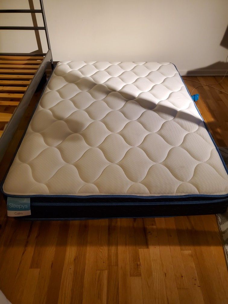 Sleepy's Calm 9' Memory Foam Mattress (Full-Less than a Year Old)