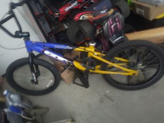 GT BMX Power Series 20" bike