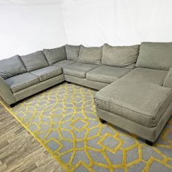 ( Delivery Available ) Raymour & Flanigan Daine Gray Sectional Couch with Sleeper