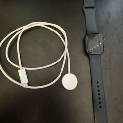 Apple Series 7 Watch With Charger. 