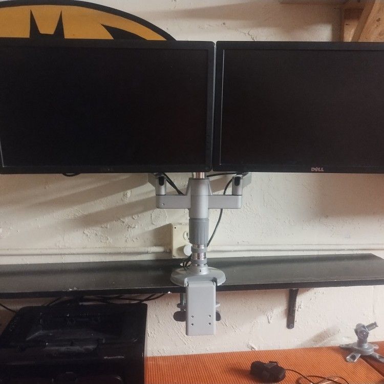 Dual Articulating Monitor Bracket