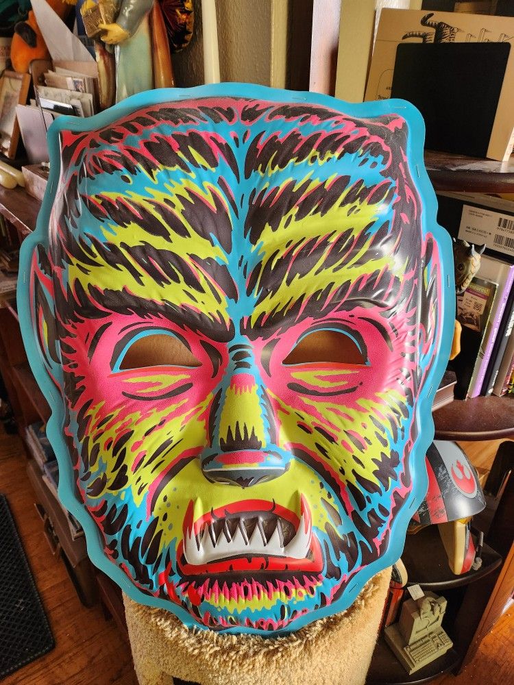 Retro-a-go-go! Ghoulsville Horror Wall Decor Retro Halloween Mask