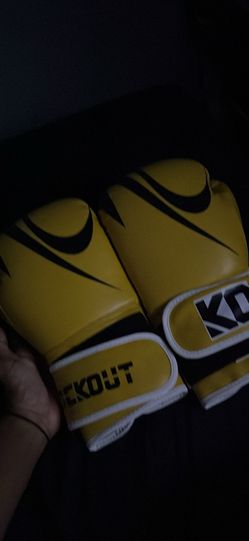 Knockout Boxing Gloves (yellow) 14oz