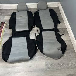 toyota tacoma cubre asientos den frente $40