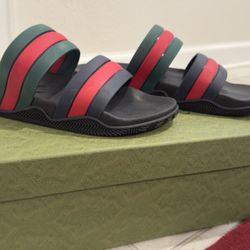 Gucci Authentic ( slipper ) size 11