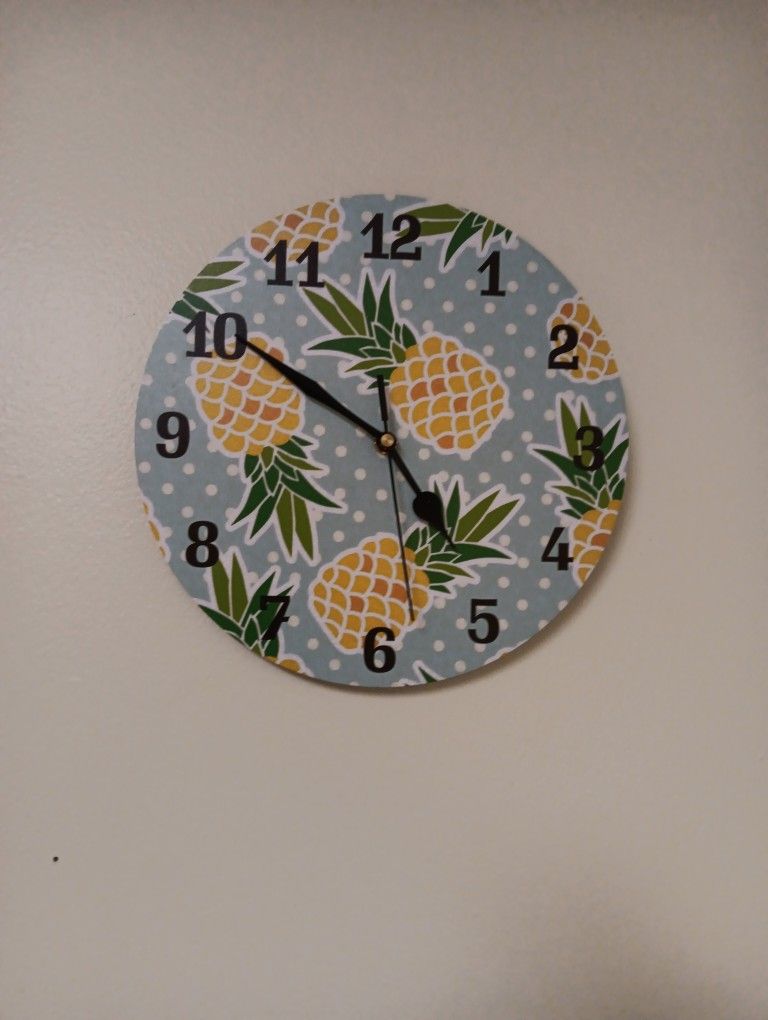 Clocks & Decorations 🍍🌊