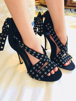 Brand New “Torrid” Brand Black Velvet Grommet Strap High Heel Shoes Size 7 Retail $59