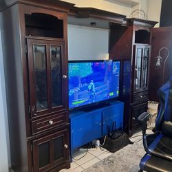 Wood Entertainment Center *** 