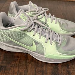 Basketball shoes