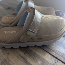 Brand New Koolaburra Tizzey Clog -Size 8