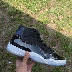 Jordan Retro 11 Space Jam Size 8.5 Used (8/10)