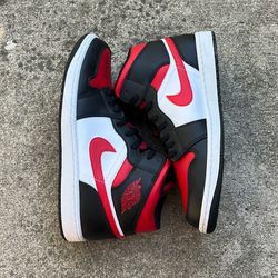 Jordan 1 Mid White Black Red
