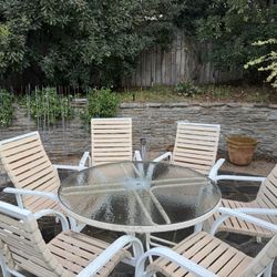 Patio table And 6 Chairs