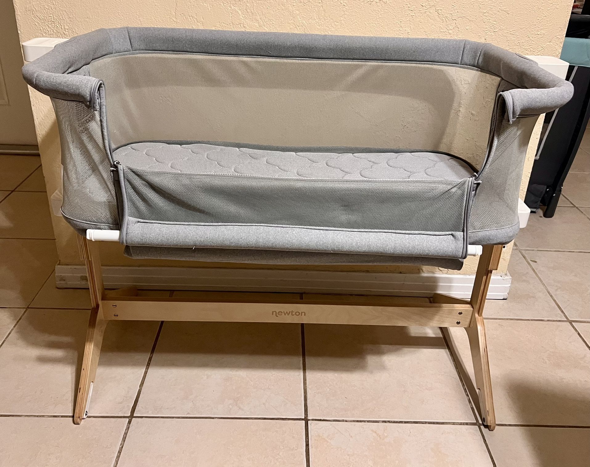 Newton Bassinet/Bedside Sleeper