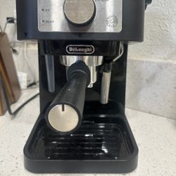  De'Longhi Stilosa Manual Espresso Machine (model EC260BK). 