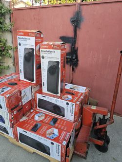 GET READY FOR THIS WINTER LASKO HEATERS CERAMIC TOWER ECONOMIC ENERGY SAVER INCLUDING REMOTE CONTROL FOR FULL SIZE ROOM IF SOMEBODY INTERESTED PLEASE 