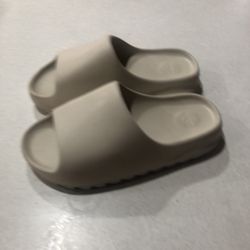 Yeezy Slides Size 8