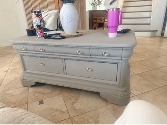 Coffee table with 2 end tables