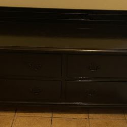 Full Size Bed with Wood Dresser And Two Night Stand 
