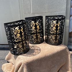 3 Decorations Artificial Candles In Black Metal Holders 
