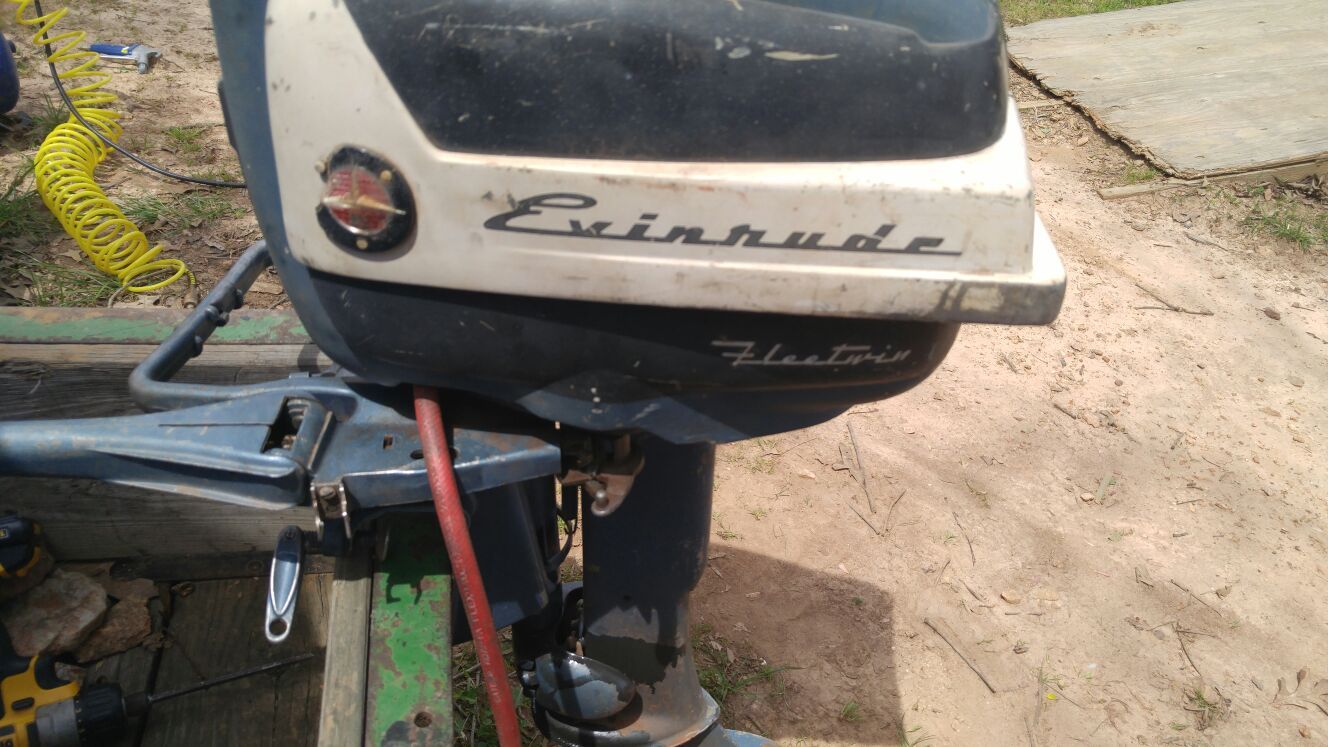 1957 7.5hp Evinrude Fleetwin outboard
