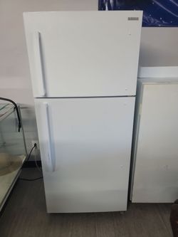 INSIGNIA  Refrigerator 18 Cubic Feet