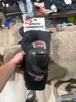EVS knee pads new