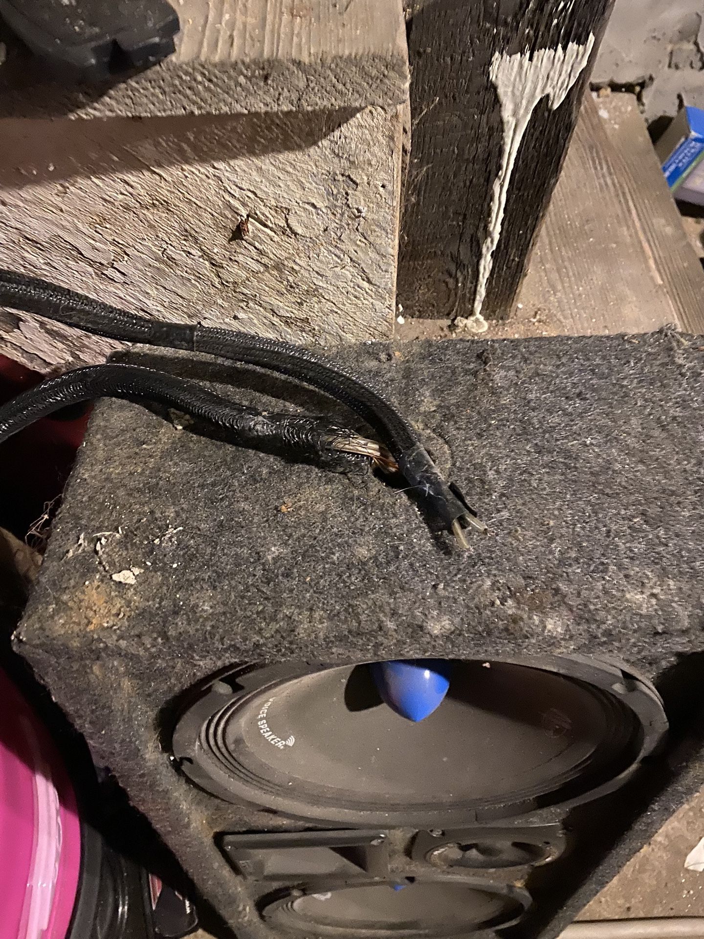 Car Speaker And A 32 in Tv