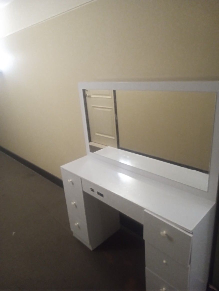 Vanity Dresser Kids/Teens