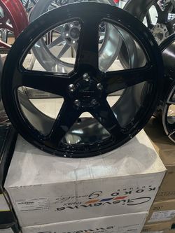 Giovanna Cinque Wheel 22x10.5 +35mm 5x120