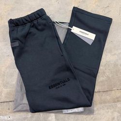 🔥 FEAR OF GOD ESSENTIALS SWEATPANTS – BLACK (STRETCH LIMO / BLACK) – SIZE XL (NEW)
