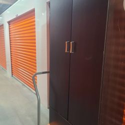 Cabinet/closet 