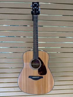 Yamaha FG700S Acoustic Guitar