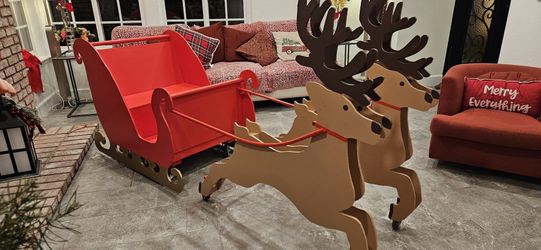 Santa's Sleigh With Reindeers