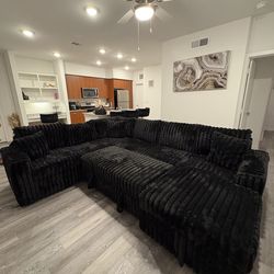 New in Box Trendy Fluffy Sectional Couch $10DOWN