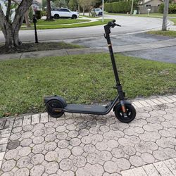 Ninebot Kick Scooter F2 (Segway) 