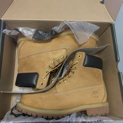 Men’s Tims Size 8.5
