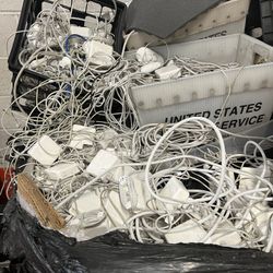 Apple MacBook Chargers  . 2000 Pieces Available At Kbuy 