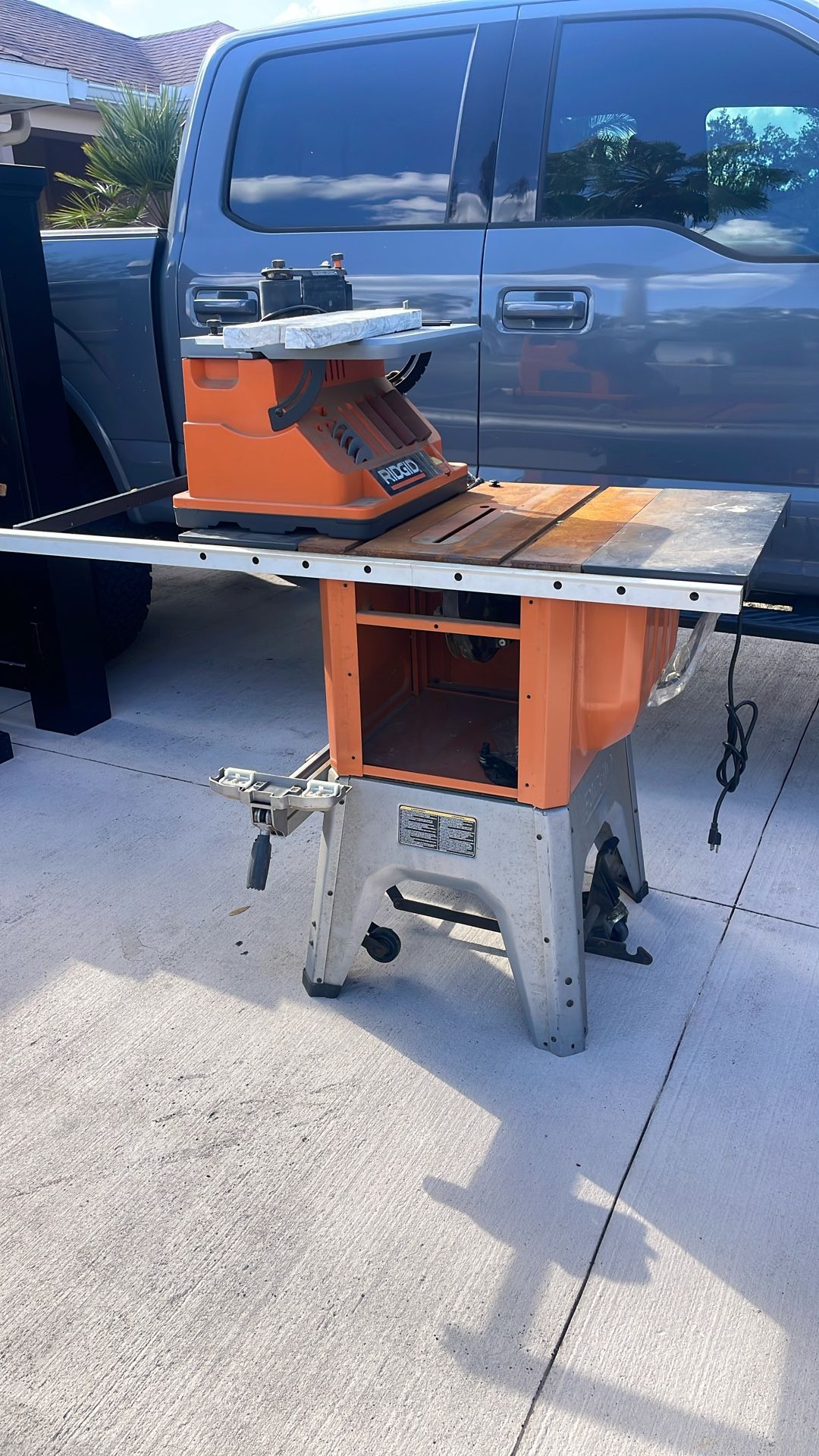 Saw Table And Sander Machine