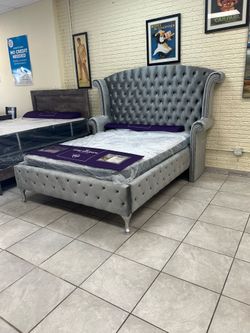 King size bed frame $799 new 👈